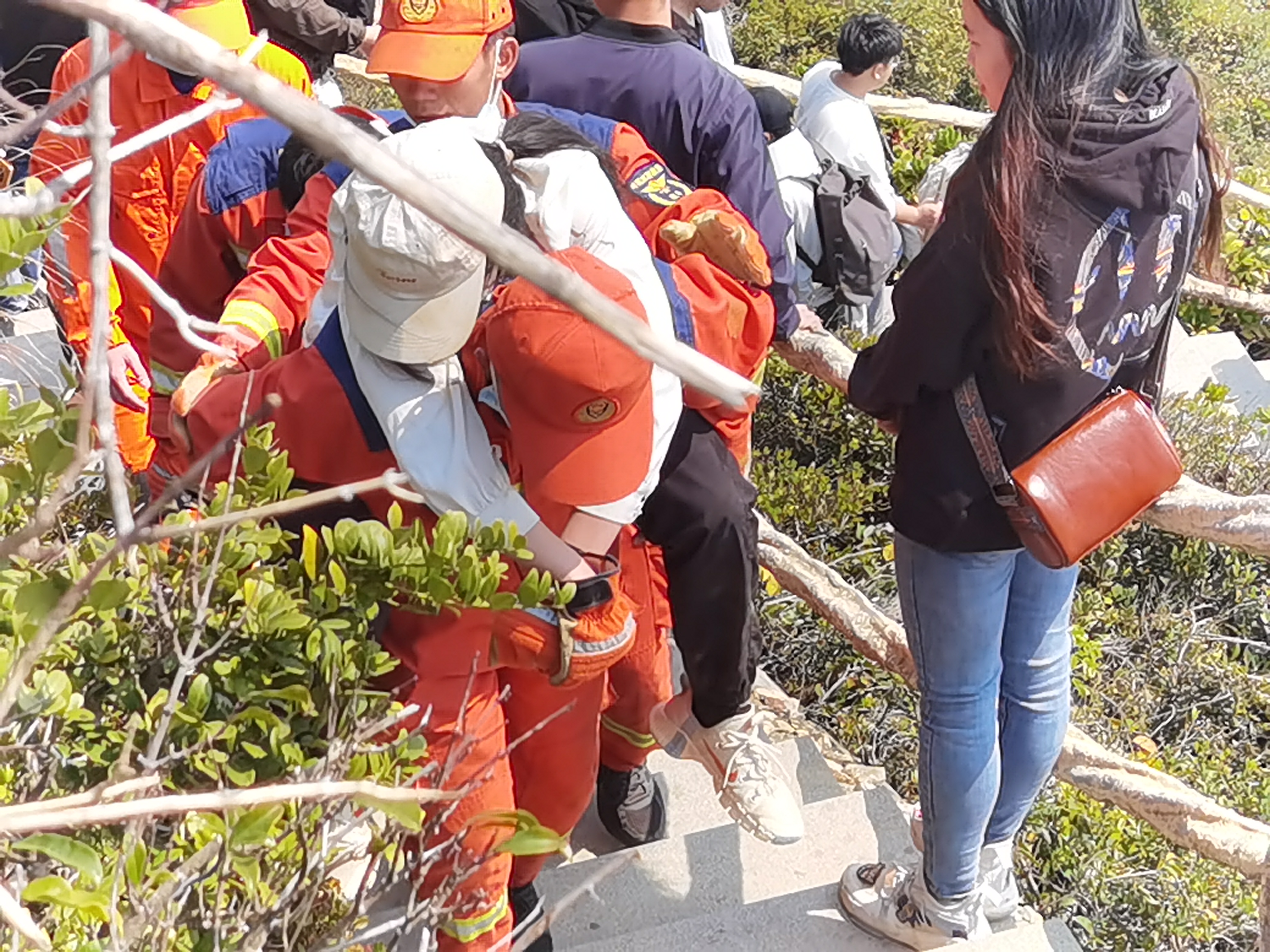 深圳消防提醒：一天两起救援IM电竞警情都与爬山有关！