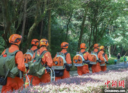 福建消防加强防火执勤 确保民众平安过IM电竞节